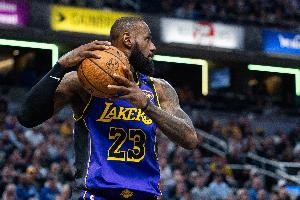 星空体育官网-合理分配体能！詹姆斯镇守篮下仅出手12次砍16+8 两罚+血帽锁胜局