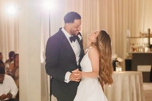 星空体育官方入口-终成眷属！瑞秋晒与罗伯森结婚照 七年恋情修得正果