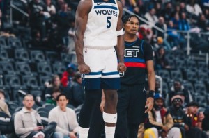 星空体育在线登录-上场抱怨得分太少 华子今晚抠掉传球键空砍53分！